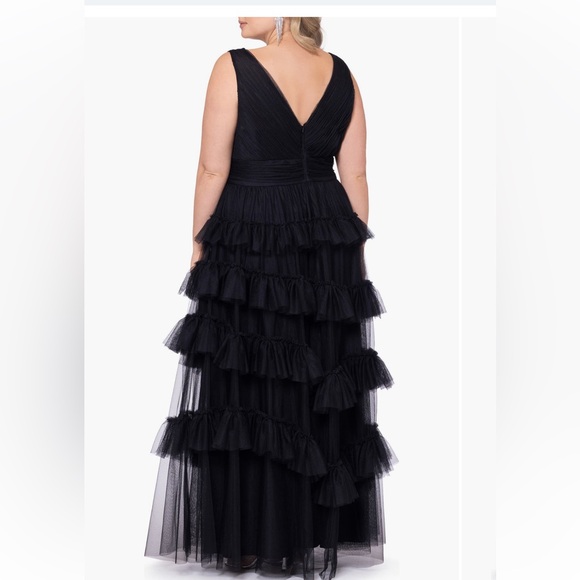 Plus size Betsy and Adam Tiered Mesh Gown (WORN ONCE!!! PERFECT CONDITION) - Picture 3 of 7